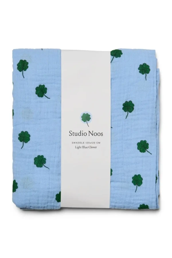 STUDIO NOOS - SWADDLE ZAVINOVAČKA Print Large Light Blue Clover