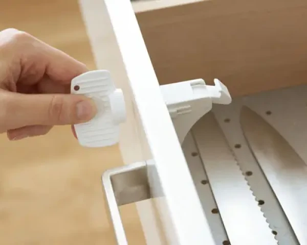 Baby Dan Magnetický uzávěr pro skřínky a zásuvky