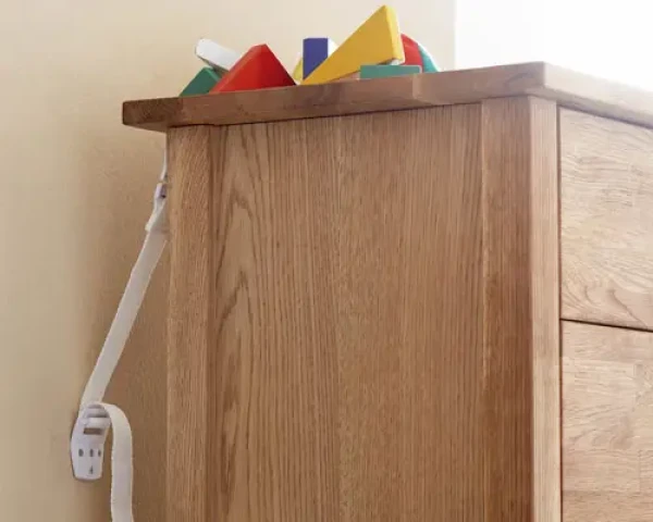 Baby Dan Bezpečnostní pás na nábytek 2ks
